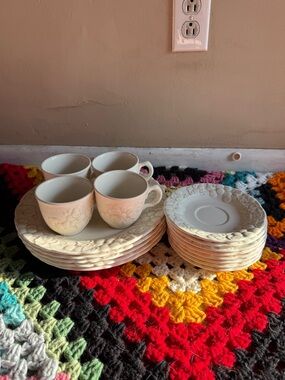 Metlox Vintage Poppy Trails Grape Veins Embossed Ceramic Dinnerware Set - 17pcs